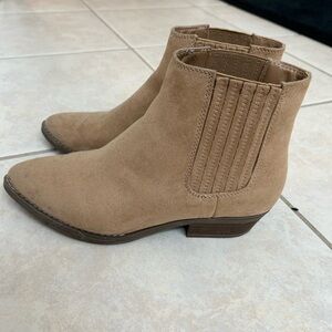 Universal Thread women’s ankle booties